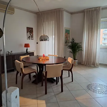 2 Giugno House * باري