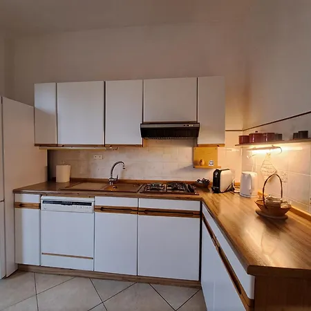2 Giugno House 바리